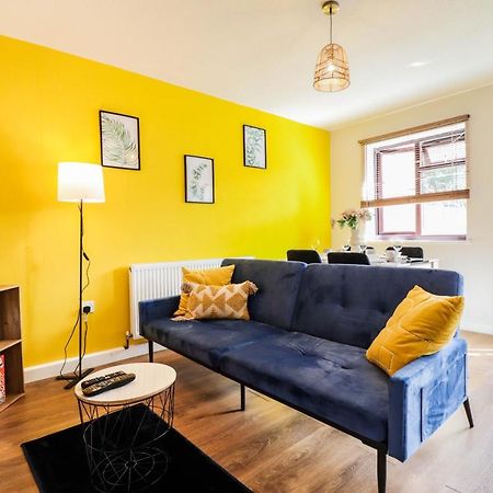 Spacious 1 Bed Flat-Free Parking Hillingdon Exterior photo