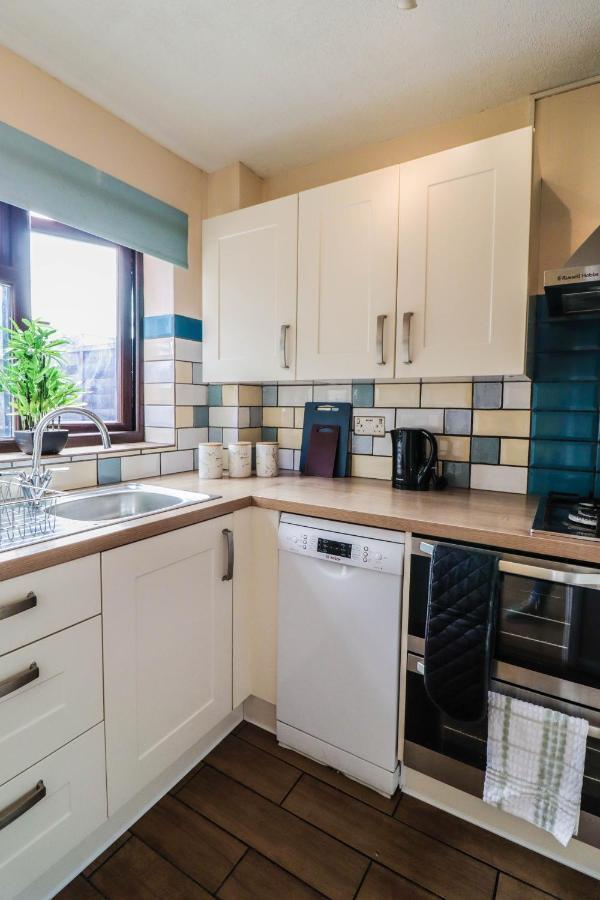 Spacious 1 Bed Flat-Free Parking Hillingdon Exterior photo