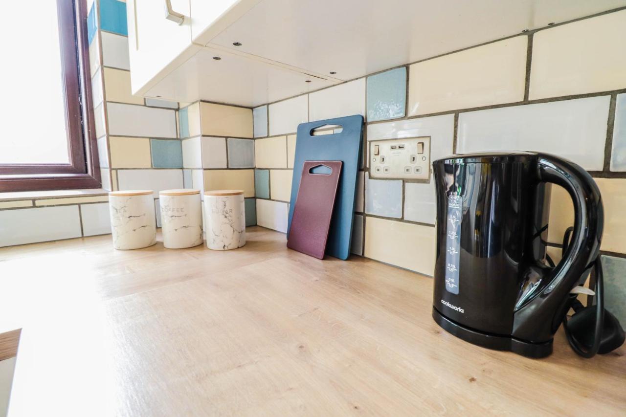 Spacious 1 Bed Flat-Free Parking Hillingdon Exterior photo