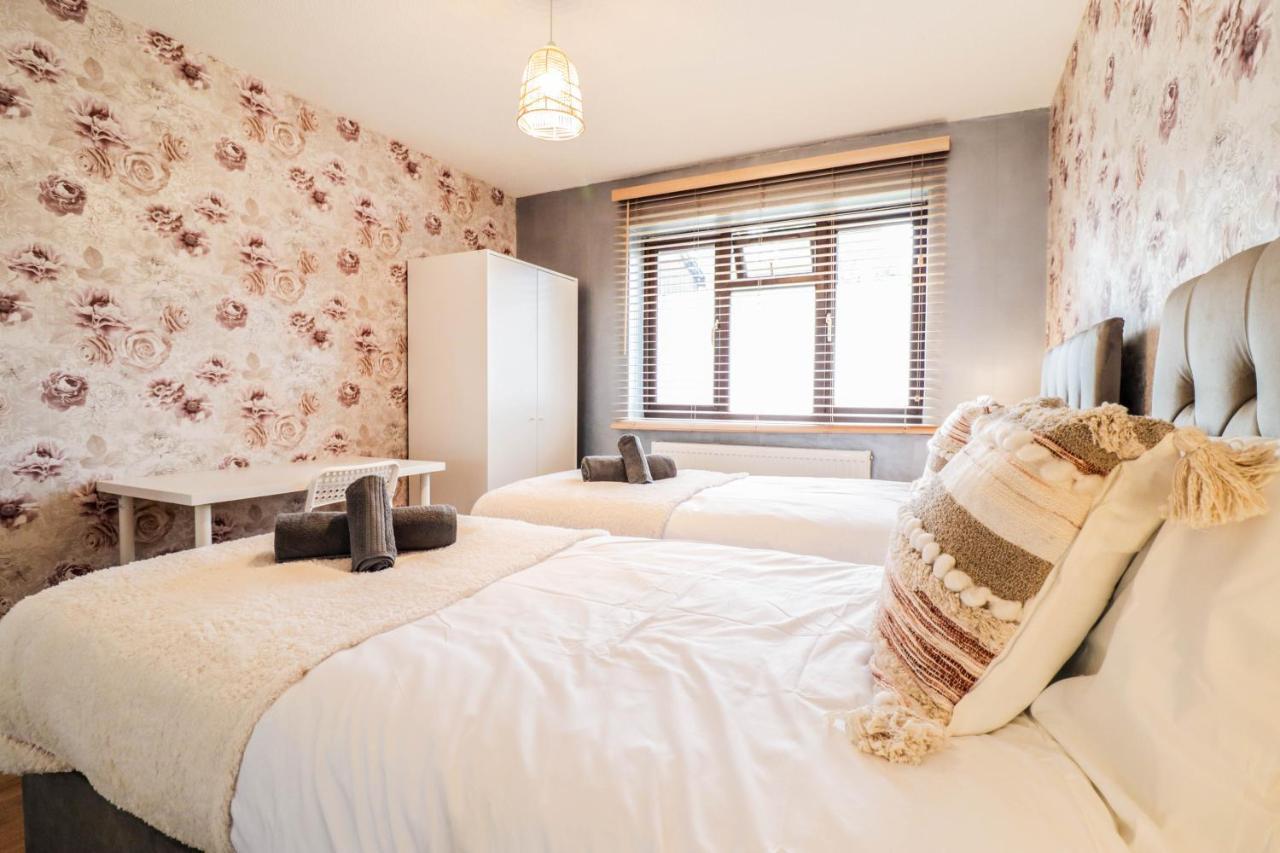 Spacious 1 Bed Flat-Free Parking Hillingdon Exterior photo