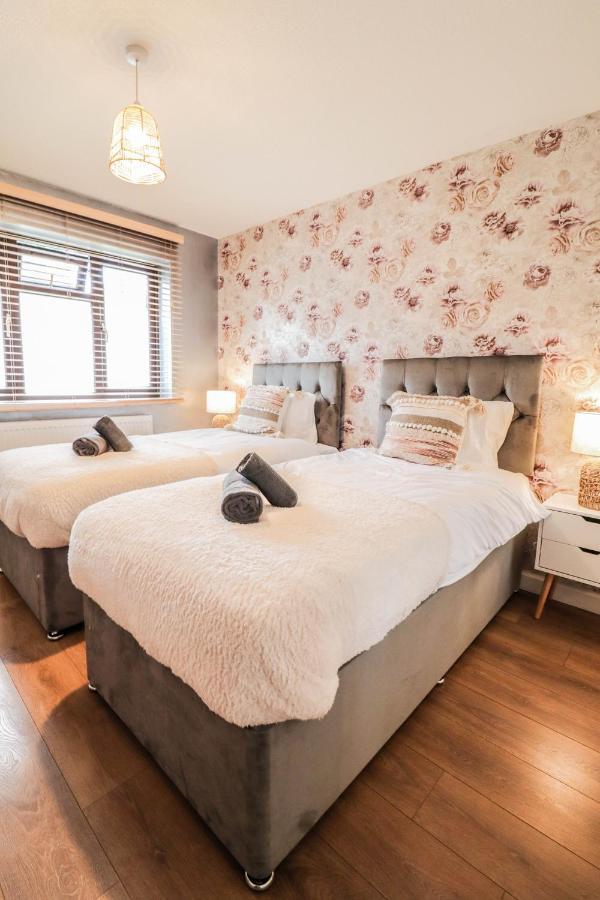 Spacious 1 Bed Flat-Free Parking Hillingdon Exterior photo