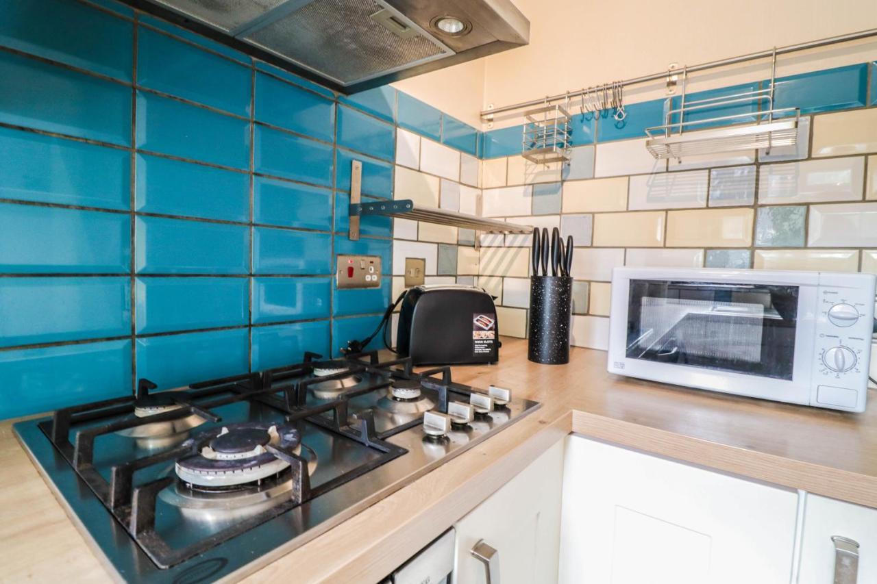 Spacious 1 Bed Flat-Free Parking Hillingdon Exterior photo