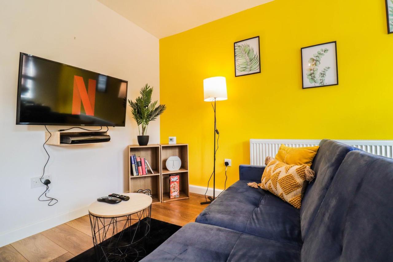Spacious 1 Bed Flat-Free Parking Hillingdon Exterior photo