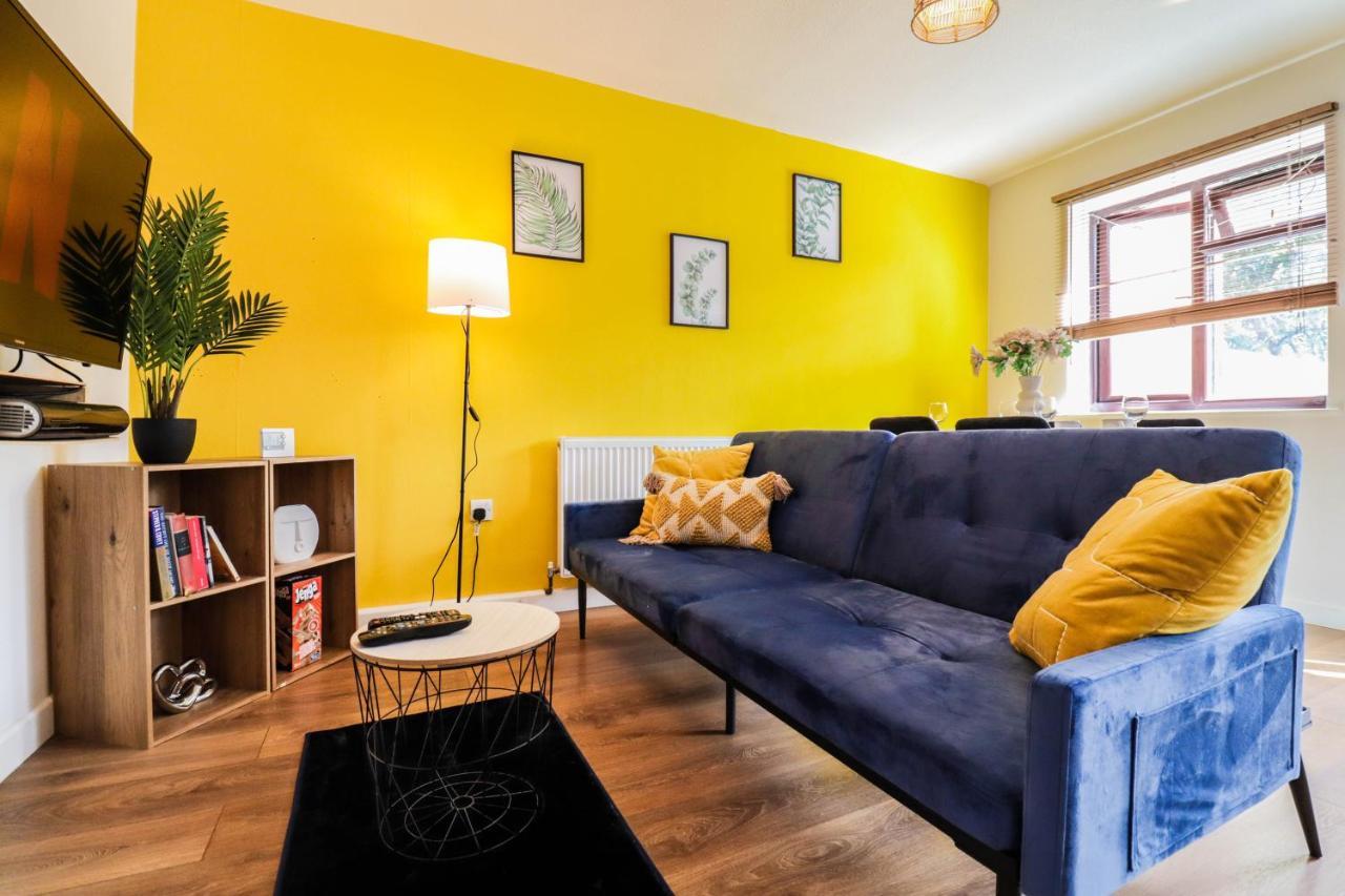 Spacious 1 Bed Flat-Free Parking Hillingdon Exterior photo