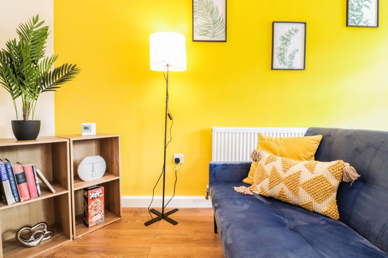 Spacious 1 Bed Flat-Free Parking Hillingdon Exterior photo